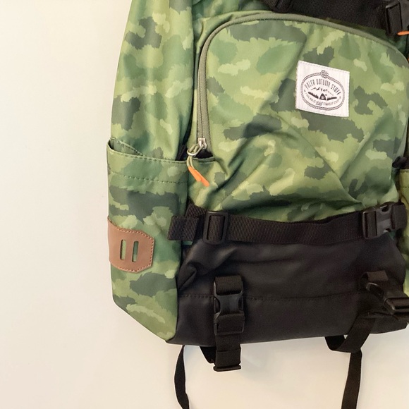 NWT Poler Outdoor Stuff Journey Backpack - Furry Camo - Green - Picture 4 of 7